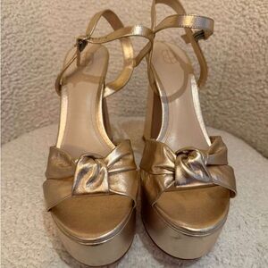Pokte & paire Elegant Gold Platform Sandals